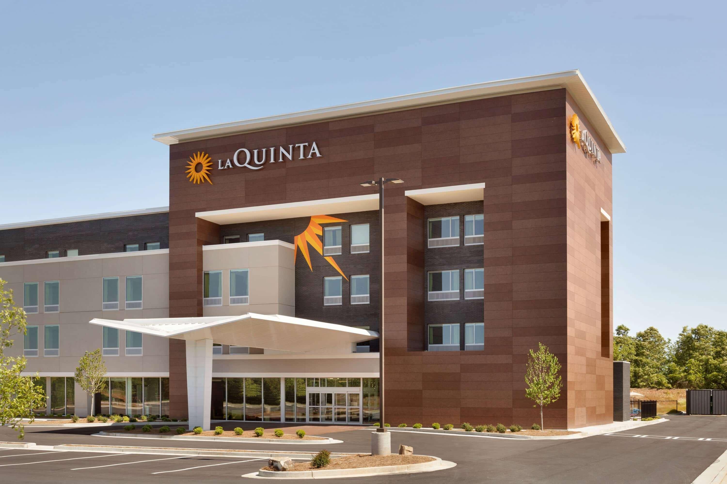 La Quinta Inn & Suites By Wyndham Braselton Exterior photo
